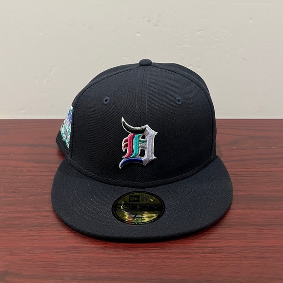 New Era, 59Fifty Fitted Hat, Detroit Tigers, Polar Lights - Picture 1 of 11